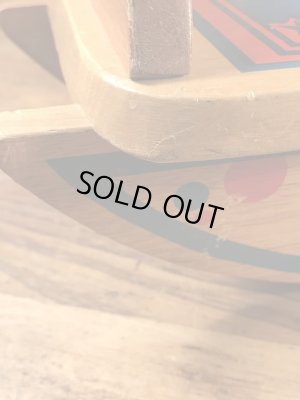 子供用のアンティークのビンテージロッキングホース