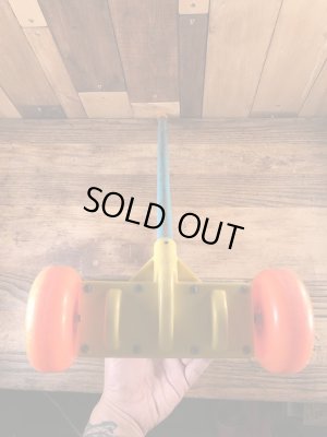 Fisher Price社製のリトルピープルの60’sヴィンテージプルトイ