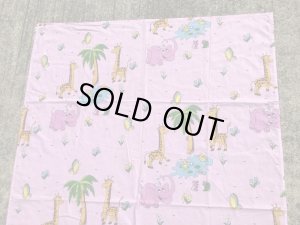 ピンク色の動物柄のヴィンテージフラットシーツ