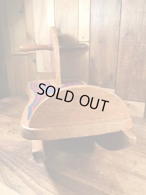 キッズ用のアンティークのヴィンテージ木馬