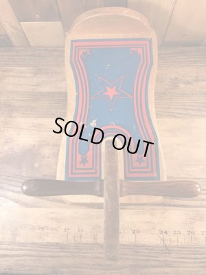 子供用のアンティークのビンテージロッキングホース