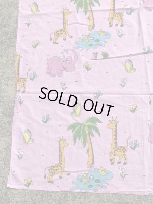 ピンク色の動物柄のヴィンテージフラットシーツ