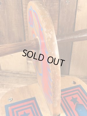 子供用のアンティークのビンテージロッキングホース