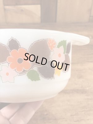 Schott Mainz社製のフラワー柄の60〜70’sヴィンテージミルクガラス皿