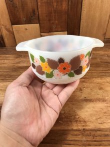 他の写真3: Schott Mainz Jena Glas “Flower” Milk Glass Mini Casserole　ミルクガラス　ビンテージ　ミニキャセロール　スコットマインツ　60〜70年代