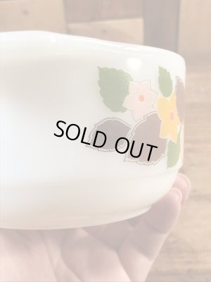 Schott Mainz社製のフラワー柄の60〜70’sヴィンテージミルクガラス皿