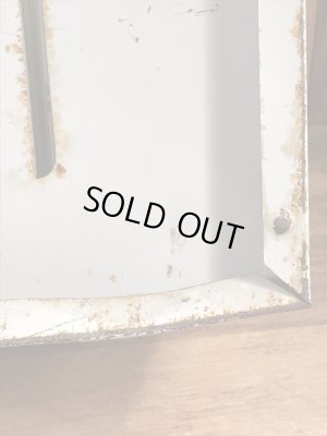 ACスパークプラグの電球が入っていた50〜60’sヴィンテージメタルキャビネット