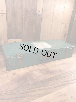 American Toy & Furniture社の金属製の50年代ビンテージツールボックス