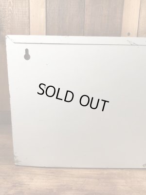 ACスパークプラグの電球が入っていた50〜60’sヴィンテージメタルキャビネット