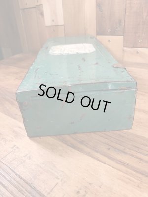 American Toy & Furniture社の金属製の50年代ビンテージツールボックス