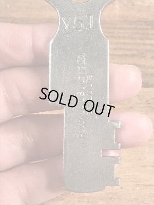 Pauly Jail Building Co.の刑務所のビンテージキー