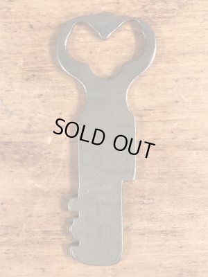 Pauly Jail Building Co.の刑務所のビンテージキー