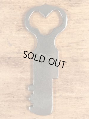 Pauly Jail Building Co.の刑務所のビンテージキー