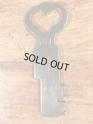 Pauly Jail Building Co.の刑務所のビンテージキー