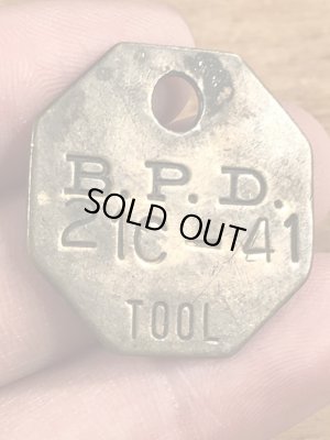 B.P.D.“21C-41”のツールのビンテージ真鍮タグ