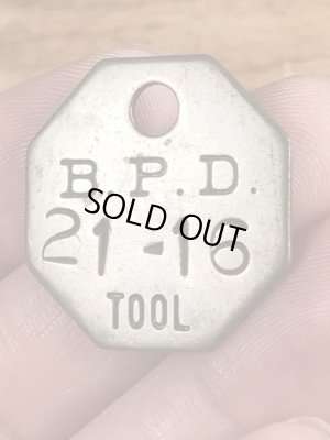 B.P.D.“21-16”のツールのビンテージ真鍮タグ