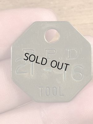 B.P.D.“21-16”のツールのビンテージ真鍮タグ