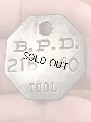 B.P.D.“21B 40”と書かれたツールに付いていたヴィンテージブラスタグ