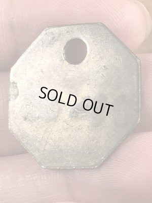 B.P.D.“21-42”と書かれたツールに付いていたヴィンテージブラスタグ