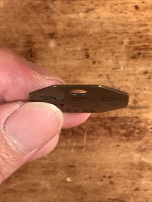 B.P.D.“21-47”と書かれたツールに付いていたヴィンテージブラスタグ