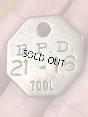 B.P.D.“21-16”と書かれたツールに付いていたヴィンテージブラスタグ