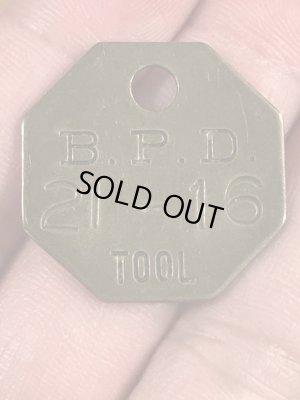B.P.D.“21-16”と書かれたツールに付いていたヴィンテージブラスタグ