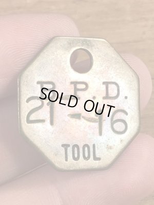 B.P.D.“21-16”のツールのビンテージ真鍮タグ