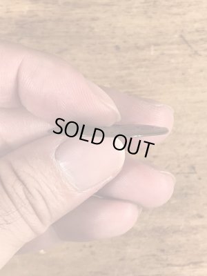 B.P.D.“21-85”と書かれたツールに付いていたヴィンテージブラスタグ