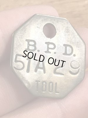 B.P.D.“51A 29”のツールのビンテージ真鍮タグ