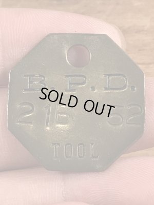 アンティークの真鍮製のビンテージツールタグ