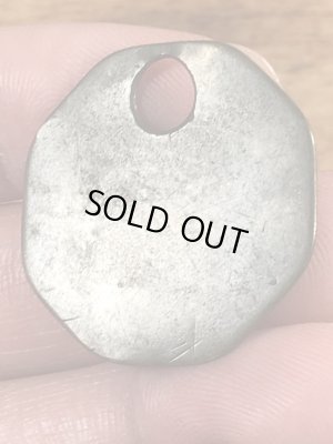 アンティークの真鍮製のビンテージツールタグ