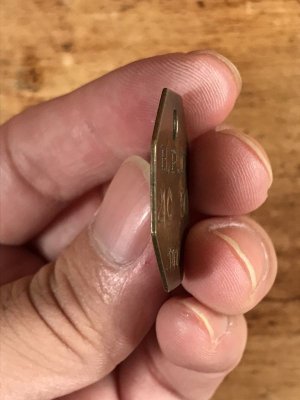 B.P.D.“21C 50”のツールのビンテージ真鍮タグ