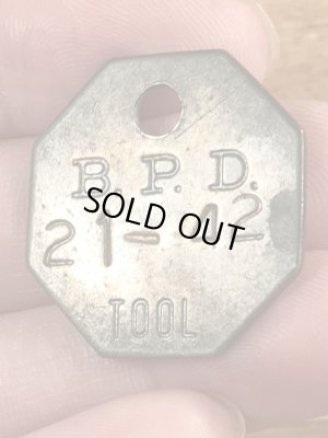 B.P.D.“21-42”のツールのビンテージ真鍮タグ