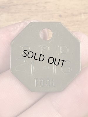 B.P.D.“21-16”のツールのビンテージ真鍮タグ