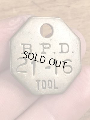 B.P.D.“21-16”のツールのビンテージ真鍮タグ