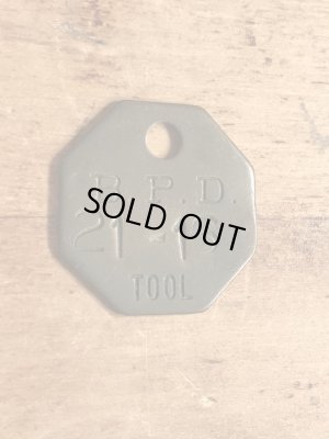 B.P.D.“21-16”のツールのビンテージ真鍮タグ