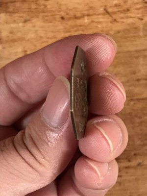 B.P.D.“68-19”のツールのビンテージ真鍮タグ