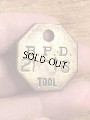 B.P.D.“21-16”のツールのビンテージ真鍮タグ