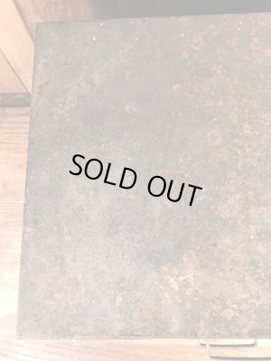 ウェザーヘッドの部品やツールが入っていた金属製の50年代ビンテージキャビネット