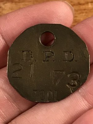B.P.D.“21 73”のツールのビンテージ真鍮タグ