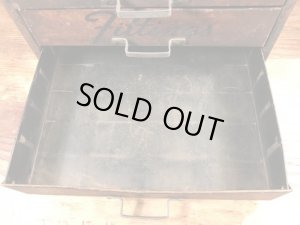 ウェザーヘッドの部品やツールが入っていた金属製の50年代ビンテージキャビネット