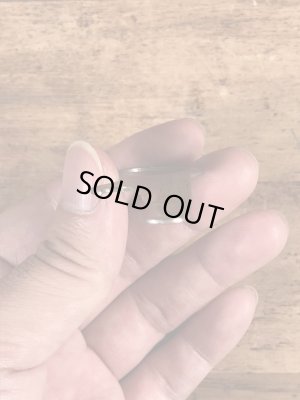 アンティークのボタンフックなどが付いたヴィンテージボトルオープナー