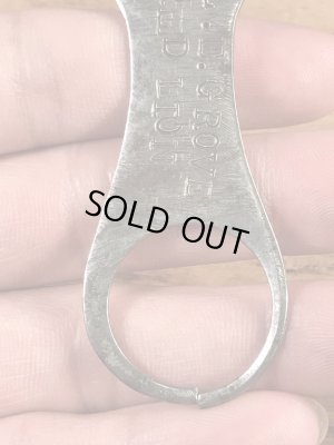 アンティークのボトルオープナーなどが付いたS.Mechalovitz Co.のヴィンテージシガーボックスオープナー