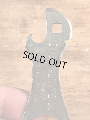 アンティークの栓抜きなどが付いたビンテージシガーボックスオープナー