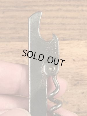 ホテルの企業物のコークスクリューが付いたビンテージ栓抜き