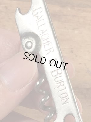 ウイスキーの折り畳みのコークスクリューが付いたビンテージ栓抜き