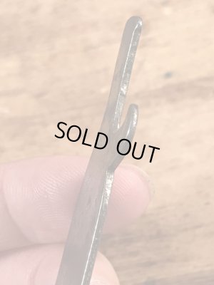 Calvert Ginのボトル型のヴィンテージボトルオープナー