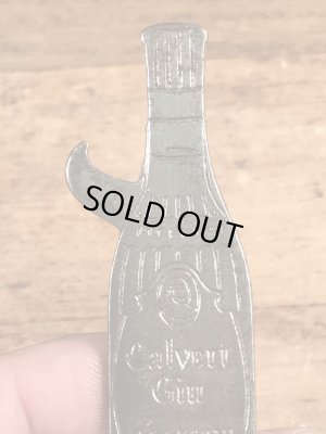 カルバートジンのボトル型のビンテージ栓抜き