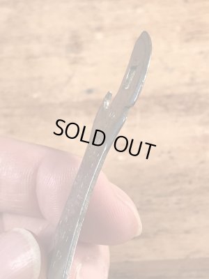 アンティークの栓抜きなどが付いたビンテージシガーボックスオープナー