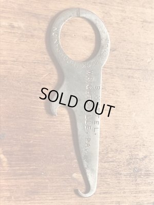 アンティークのポケットツールが付いたビンテージ栓抜き